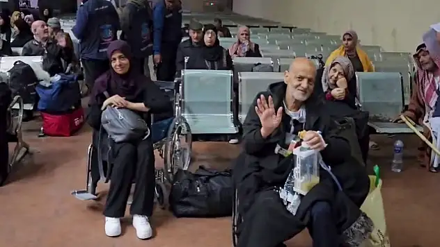 GAZZELİ 61 HASTA VE 49 REFAKATÇİ TÜRKİYE'YE GETİRİLİYOR