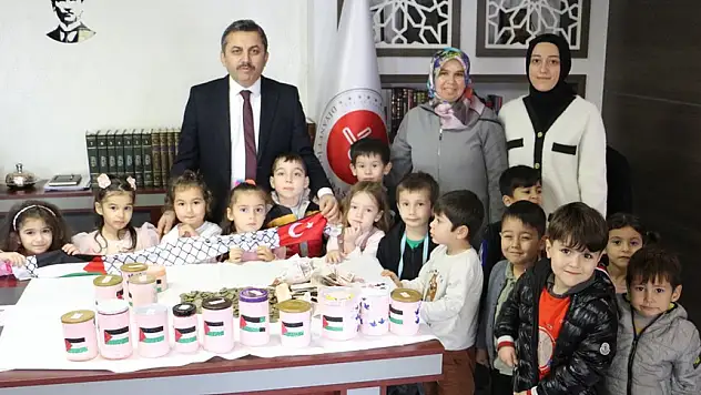 MİNİK KUMBARALAR FİLİSTİN İÇİN AÇILDI