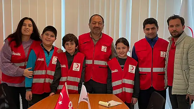 FİLİSTİN'DEKİ ÇOCUKLAR İÇİN KAHVE SATTILAR