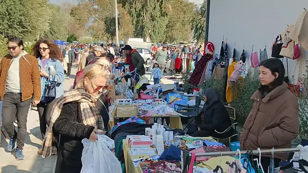 ÇALIŞ'TA İKİNCİ EL PAZARINI DOLDURAN KALABALIK ESNAFI MEMNUN ETMEDİ