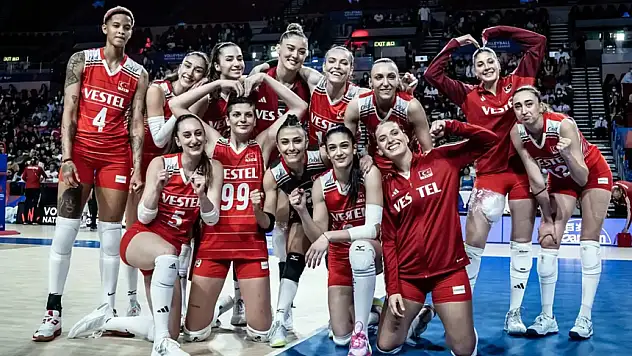 TÜRKİYE - HOLLANDA VOLEYBOL MAÇI SAAT KAÇTA? HANGİ KANALDA? PARİS 2024'TE SAHNE FİLENİN SULTANLARI'NIN