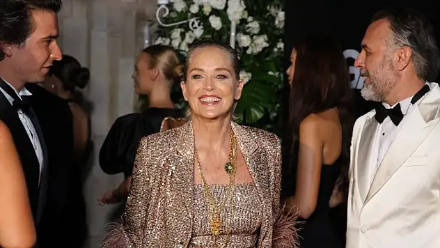 SHARON STONE BODRUM'DA ÖDÜLÜNÜ ALDI, O DA ARTIK BEŞİKTAŞLI