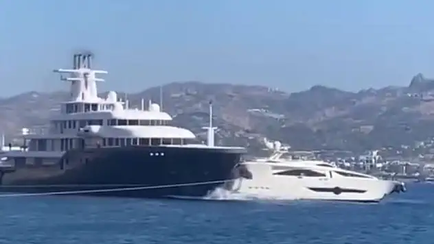 YALIKAVAK'TA FECİ KAZA! MİLYON DOLARLIK MEGA YAT, KÜÇÜK YATI EZİP GEÇTİ