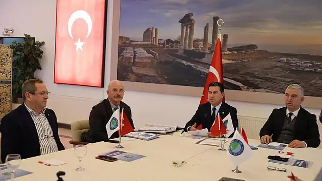 Ahmet Aras'ın başkanı olduğu Kıyı Ege Belediyeler Birliği, Bergama'da toplandı