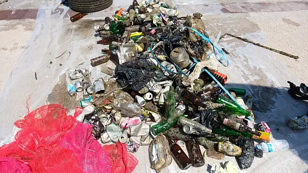 Yalıkavak'ta denizden 161 kilogram atık çıkarıldı