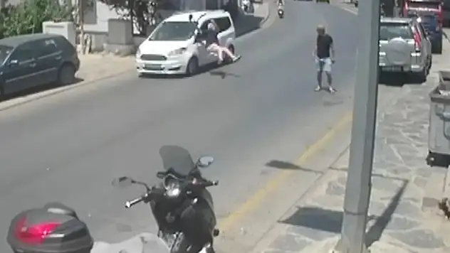 Yaşlı adama Bodrum'da yolun karşısına geçmek isterken araba çarptı! Sürücü kaçtı