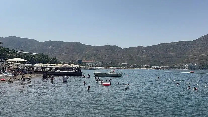 Marmaris'te boğulma tehlikesi geçiren tatilci hastaneye kaldırıldı