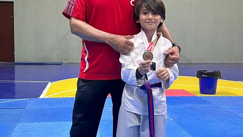 Ömer Seyit Okulu Taekwondo müsabakasında il şampiyonu oldu